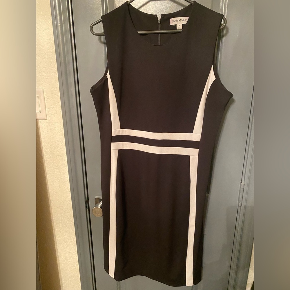 Super cute black and white dress. Size 16. Amazing condition!